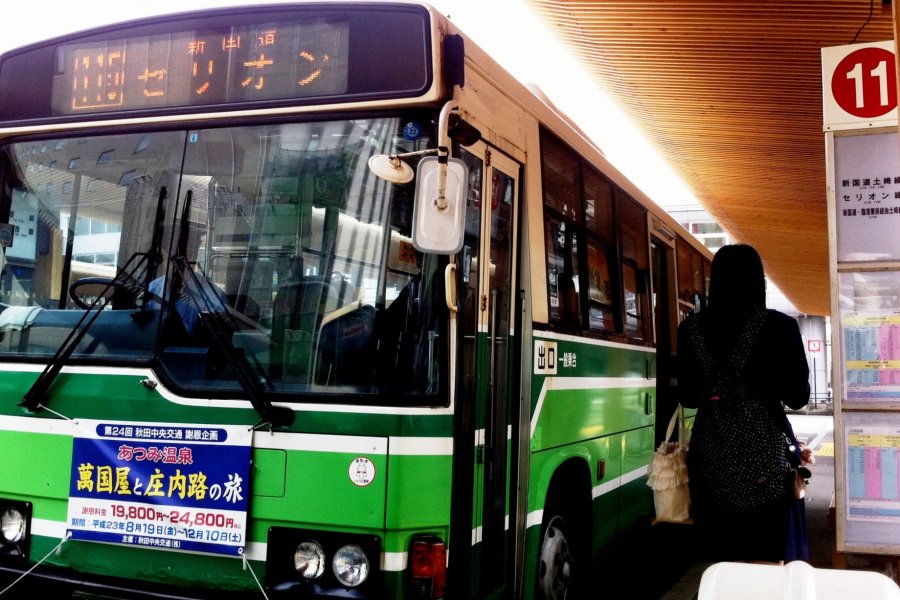 เดินและขึ้นรถบัสเที่ยวเมืองอาคิตะ